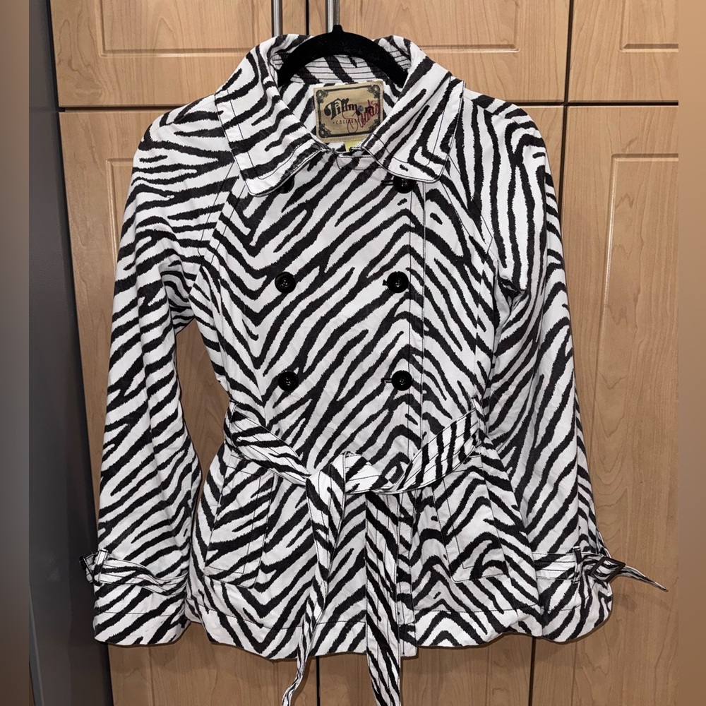 EUC FILLM Studio Zebra Short Trench Coat